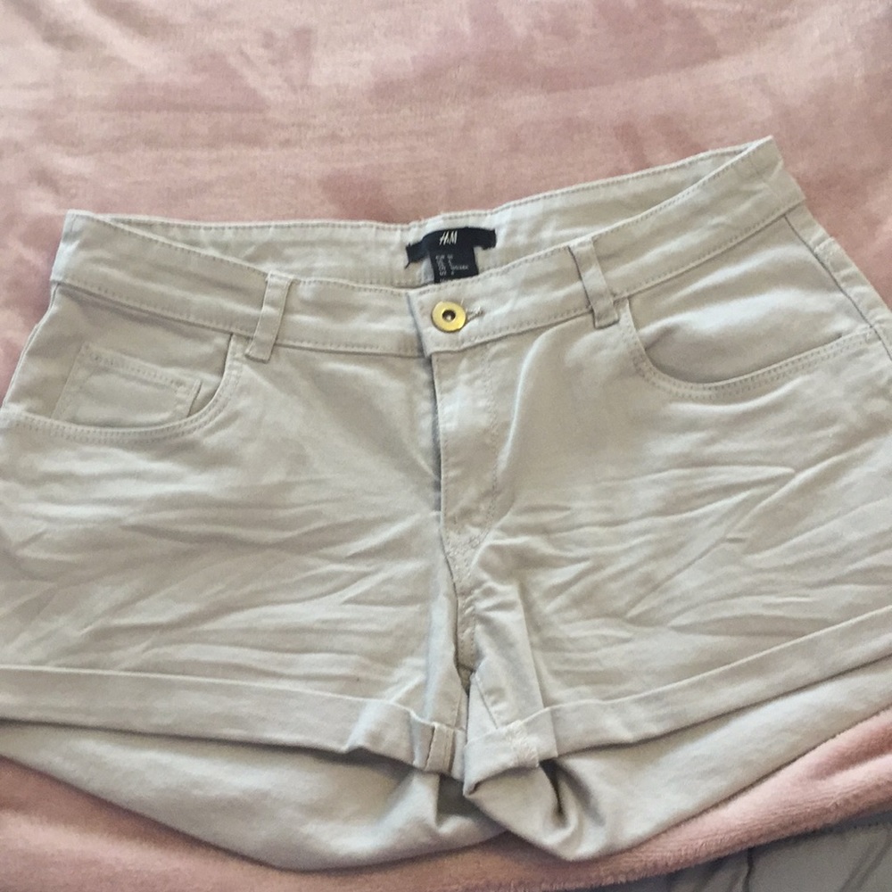 H&M khaki shorts size 6